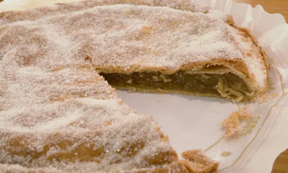 Golden crispy pastel cordobés filled with cabello de ángel