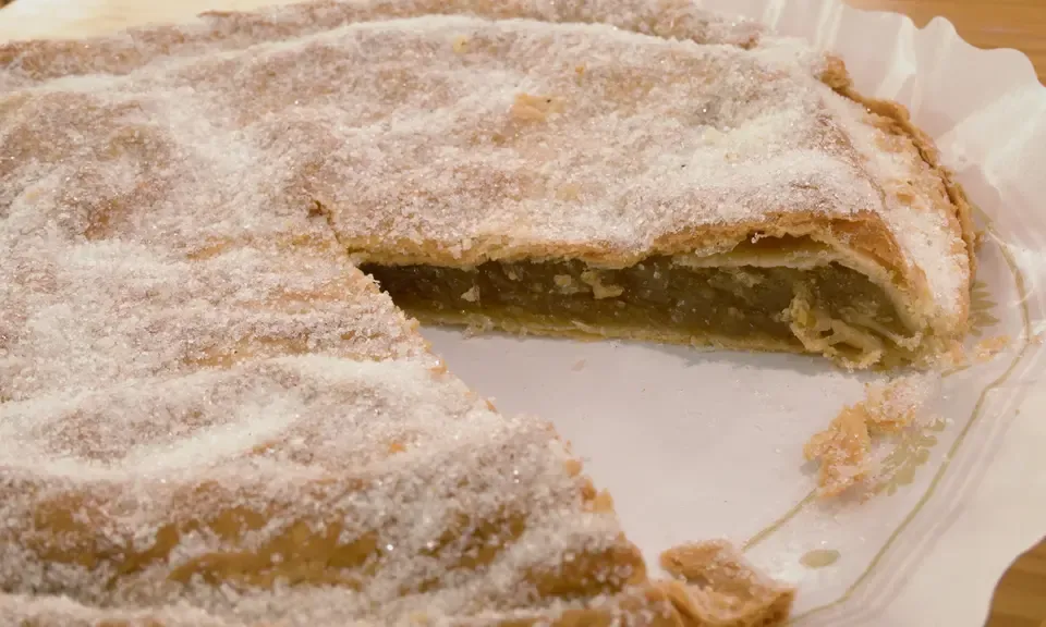 Golden crispy pastel cordobés filled with cabello de ángel